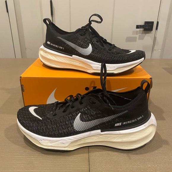 Nike running shoes - Picture 1 of 4